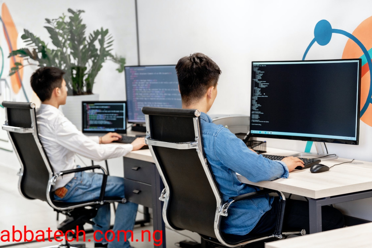 What is a software engineer recruiter? And Its Uses Explained In Best Ways 2023